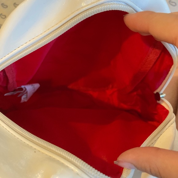 Hello kitty backpack - Picture 2 of 4